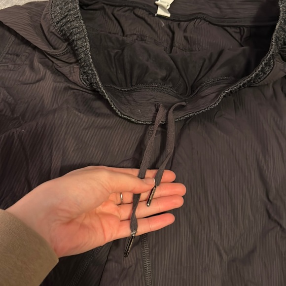 LULULEMON: studio shorts - Picture 5 of 12